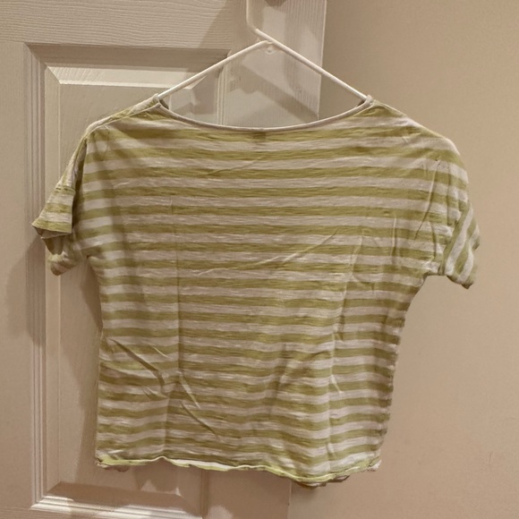 Uniqlo Children’s Short Sleeve Tee - Picture 2 of 2